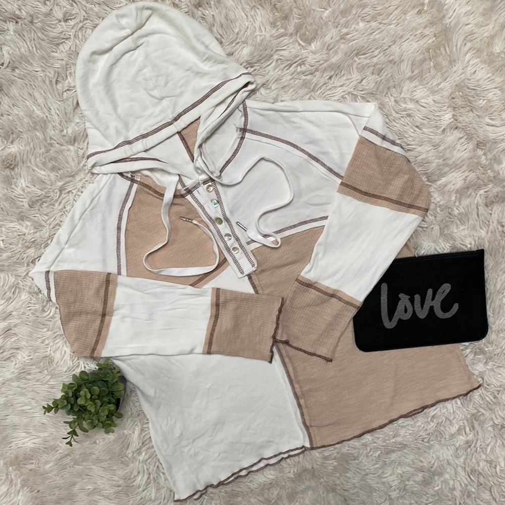 Boutique Colorblock Hooded HenleyTop 💗 White & Tan